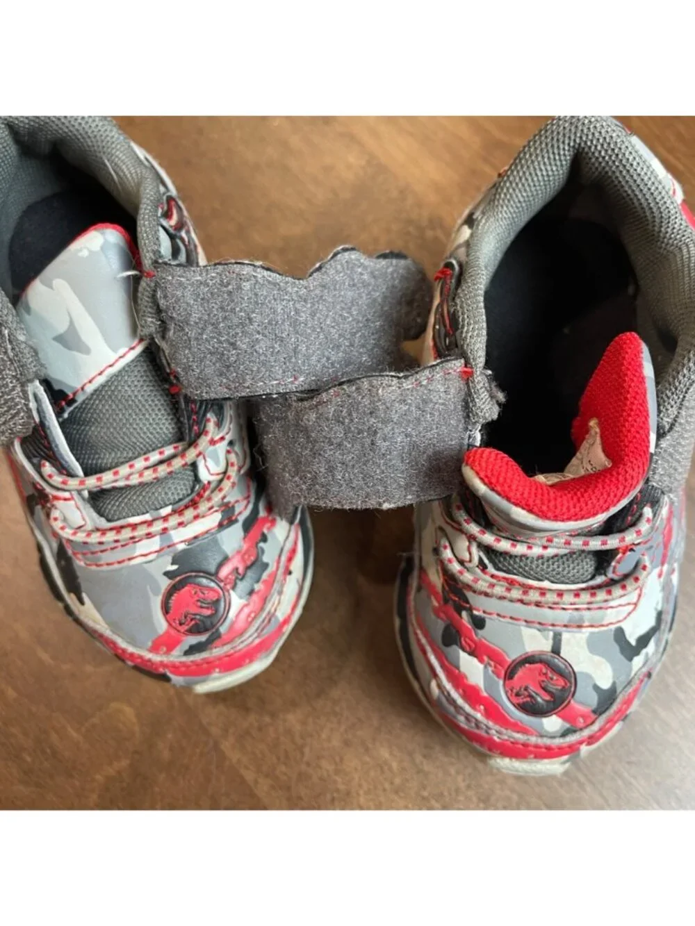 Jurassic World T-Rex Light Up Sneakers Toddler‎ Size 5 Dinosaur Shoe Hook & Loop